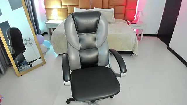 Catti Brie online show from 04.25.26