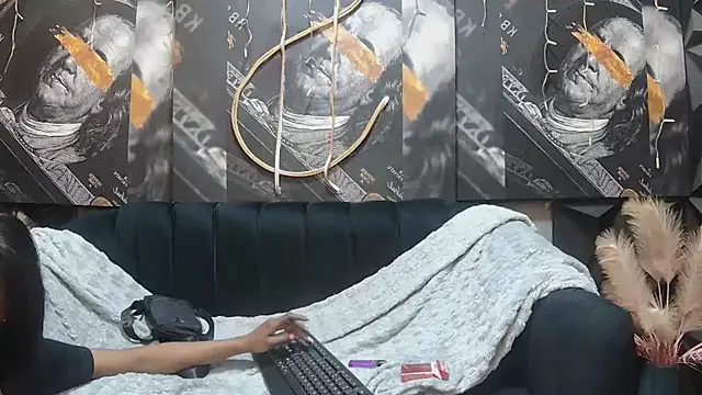 Snapshot of Lilmisbaddyxxx chatting on 07.27.26 Lilmisbaddyxxx online show from 07.27.26