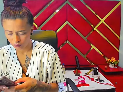 Snapshot of Kataleya_Luck chatting on 12.05.25 Kataleya Luck online show from 12.05.25