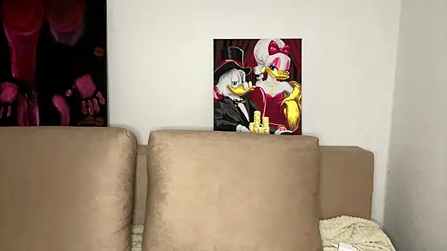 Petal Couple online show from 12.01.25