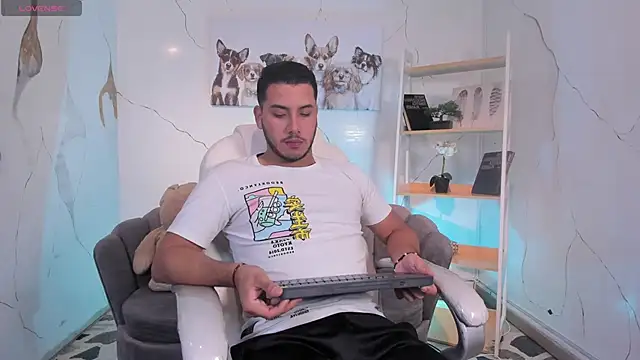 Axel grey  online show from 11.01.25