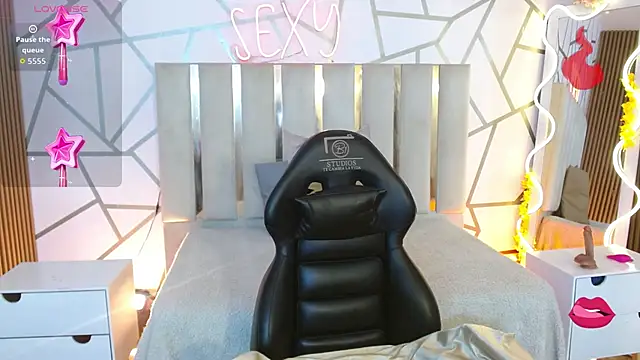 CYRUS TAY online show from 12.18.25