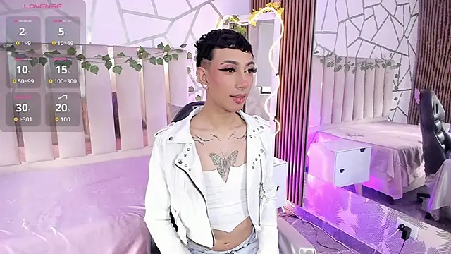 Snapshot of CYRUS_TAY chatting on 06.19.26 CYRUS TAY online show from 06.19.26