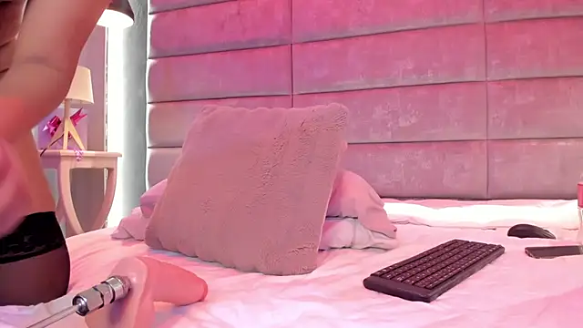 Snapshot of SophiieEvanss chatting on 11.09.25 SophiieEvanss online show from 11.09.25