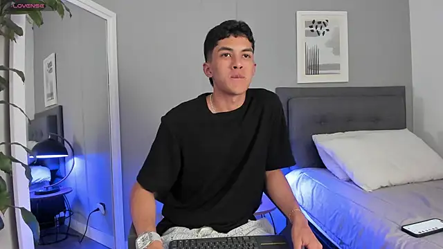 Tylerffoxx online show from 10.06.25