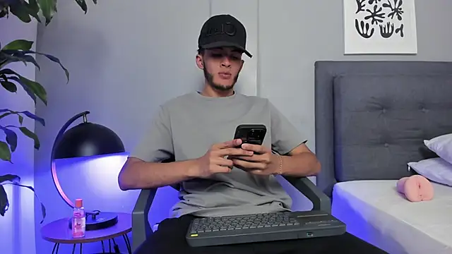 Snapshot of Tylerffoxx chatting on 05.23.26 Tylerffoxx online show from 05.23.26