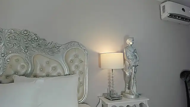 CarolineLee  online show from 12.13.25