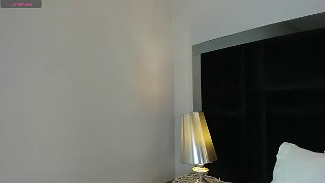 CarolineLee  online show from 02.12.26