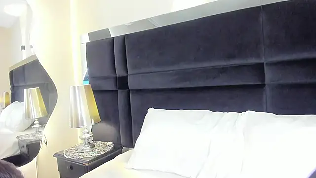 CarolineLee  online show from 06.18.26