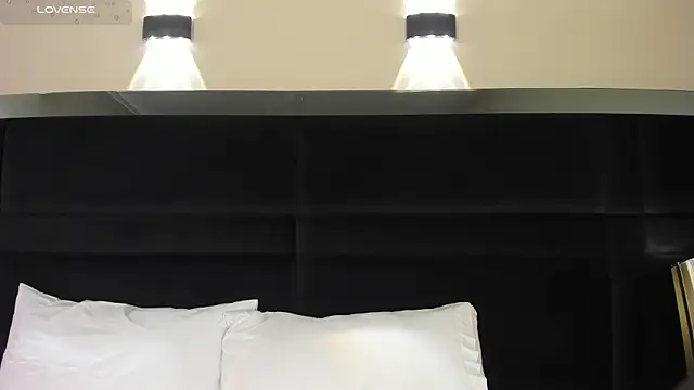 Snapshot of CarolineLee_ chatting on 07.17.26 CarolineLee online show from 07.17.26