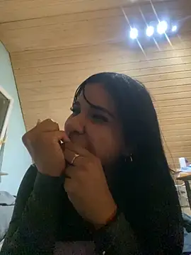 Laura-angeel online show from 10.04.25