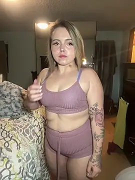 JuicyExxxperience online show from 12.17.25