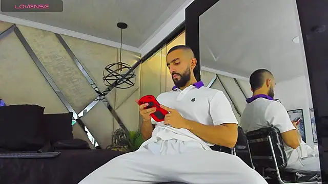 Yiyo10  online show from 02.26.26