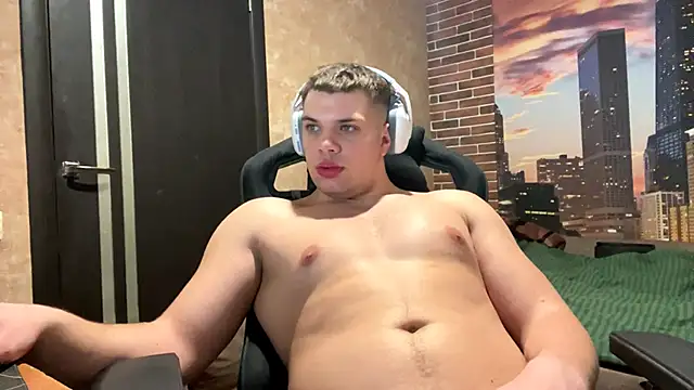 Snapshot of MusclePhantom chatting on 03.16.26 MusclePhantom online show from 03.16.26