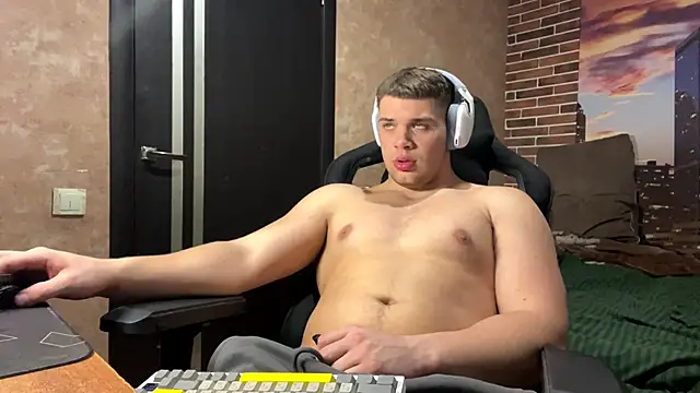 Snapshot of MusclePhantom chatting on 03.18.26 MusclePhantom online show from 03.18.26