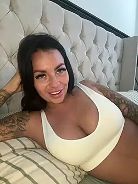 Snapshot of BELLABLACKXUK chatting on 04.22.26 BELLABLACKXUK online show from 04.22.26
