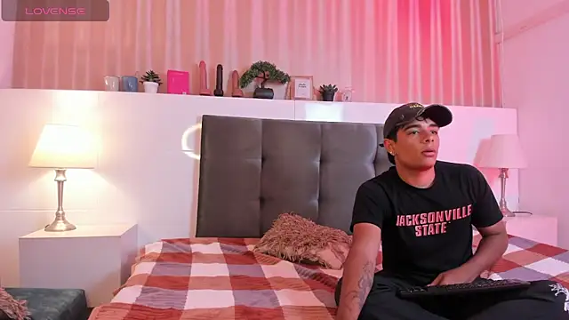 Snapshot of CuteButHarder chatting on 04.07.26 CuteButHarder online show from 04.07.26