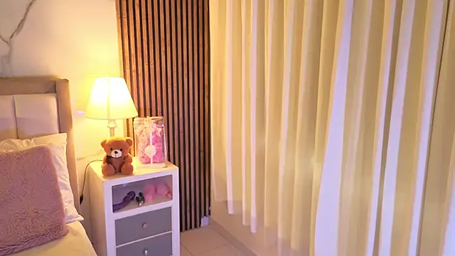 LunaRosse  online show from 10.10.25