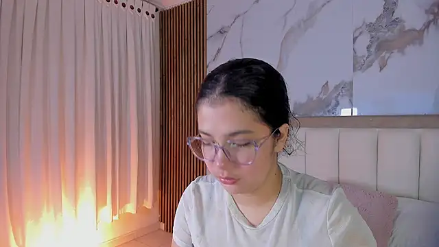 Snapshot of LunaRosse_ chatting on 06.26.26 LunaRosse online show from 06.26.26