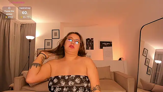 Snapshot of Laureen_se chatting on 09.20.25 Laureen se online show from 09.20.25