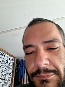 Snapshot of MassedParidae chatting on 03.19.26 MassedParidae online show from 03.19.26