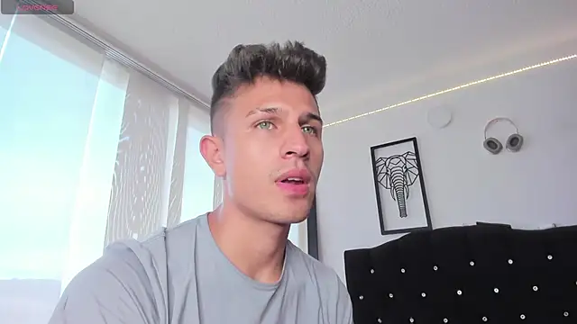 Snapshot of kevin_ahss chatting on 10.28.25 kevin ahss online show from 10.28.25