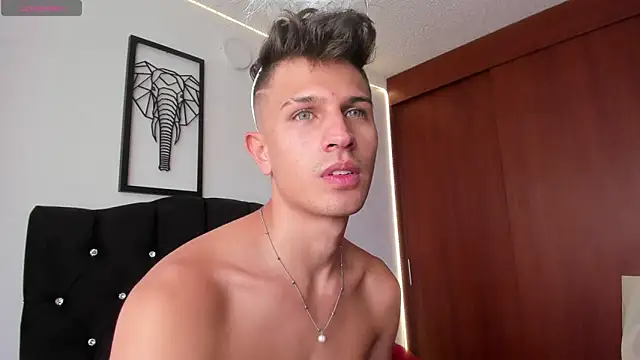 Snapshot of kevin_ahss chatting on 10.31.25 kevin ahss online show from 10.31.25