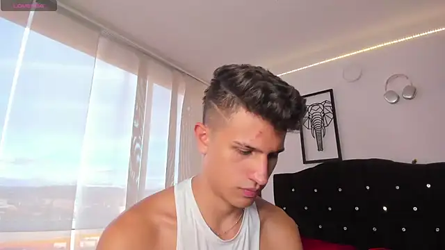 Snapshot of kevin_ahss chatting on 11.06.25 kevin ahss online show from 11.06.25