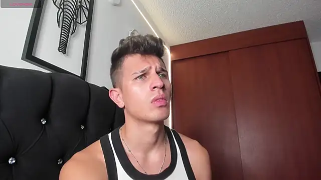 Snapshot of kevin_ahss chatting on 11.12.25 kevin ahss online show from 11.12.25