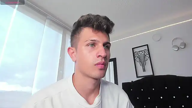 Snapshot of kevin_ahss chatting on 11.13.25 kevin ahss online show from 11.13.25