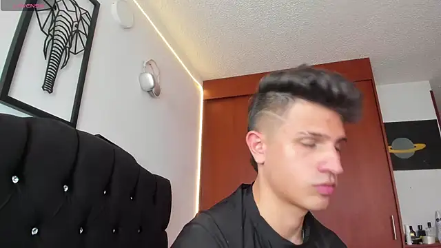 Snapshot of kevin_ahss chatting on 11.24.25 kevin ahss online show from 11.24.25