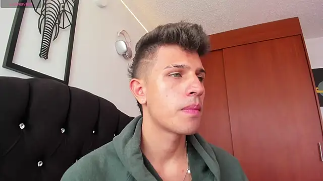 Snapshot of kevin_ahss chatting on 11.26.25 kevin ahss online show from 11.26.25