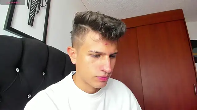 Snapshot of kevin_ahss chatting on 11.27.25 kevin ahss online show from 11.27.25