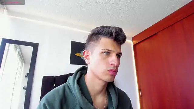 Snapshot of kevin_ahss chatting on 12.13.25 kevin ahss online show from 12.13.25