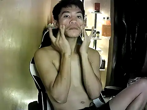 Snapshot of Riiichie_wilCumm chatting on 01.18.26 Riiichie wilCumm online show from 01.18.26