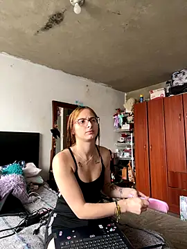 Snapshot of Aria_beauti chatting on 09.17.25 Aria beauti online show from 09.17.25