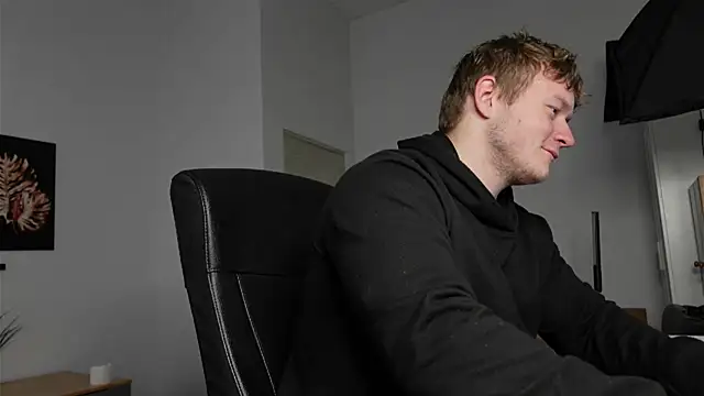 Snapshot of Richard_Dullas chatting on 09.27.25 Richard Dullas online show from 09.27.25