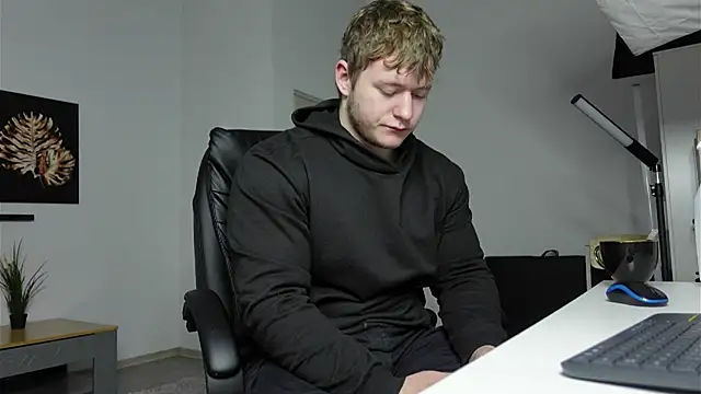 Snapshot of Richard_Dullas chatting on 10.05.25 Richard Dullas online show from 10.05.25