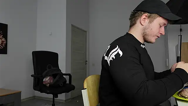 Snapshot of Richard_Dullas chatting on 10.09.25 Richard Dullas online show from 10.09.25