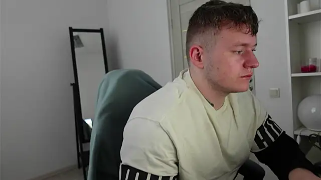 Snapshot of Richard_Dullas chatting on 10.19.25 Richard Dullas online show from 10.19.25