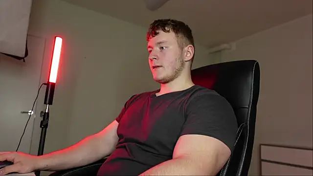 Snapshot of Richard_Dullas chatting on 10.30.25 Richard Dullas online show from 10.30.25