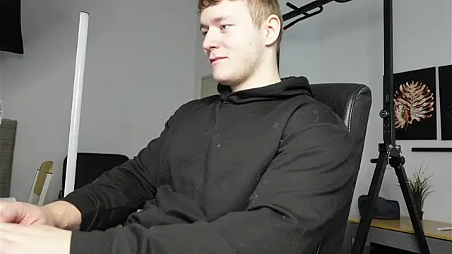 Snapshot of Richard_Dullas chatting on 11.11.25 Richard Dullas online show from 11.11.25