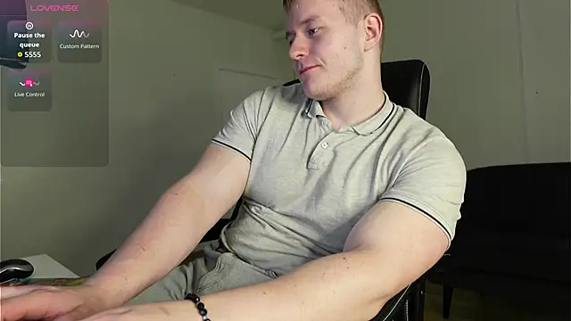 Snapshot of Richard_Dullas chatting on 06.17.26 Richard Dullas online show from 06.17.26
