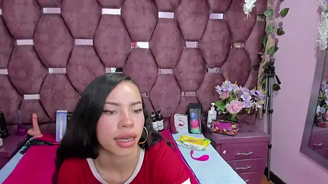 Nanis James online show from 05.10.26