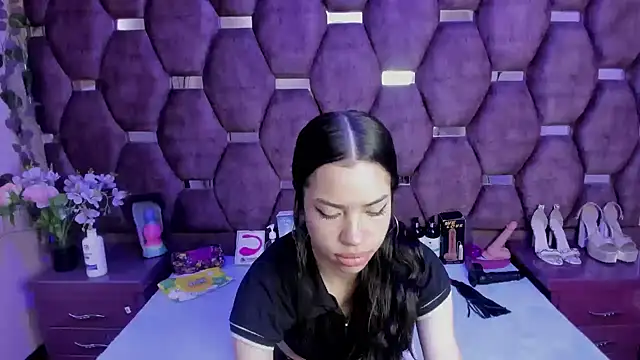 Nanis James online show from 05.17.26