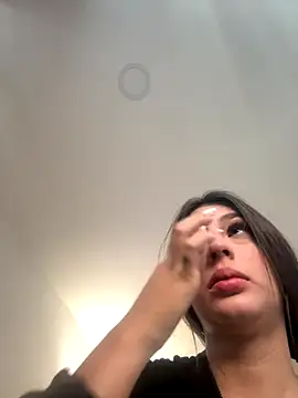 Snapshot of Mavii_ chatting on 10.15.25 Mavii online show from 10.15.25