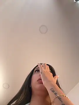 Snapshot of Mavii_ chatting on 11.20.25 Mavii online show from 11.20.25