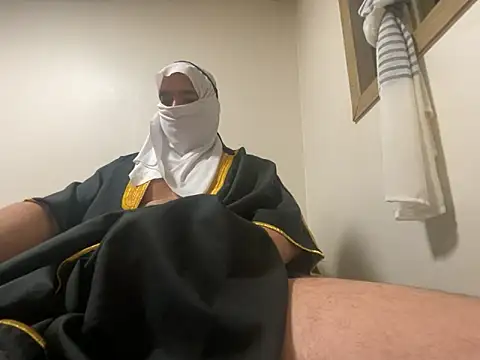 Snapshot of sheikhbandar06_09 chatting on 11.17.25 sheikhbandar06 09 online show from 11.17.25