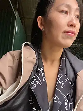 Huong-Ly online show from 11.11.25