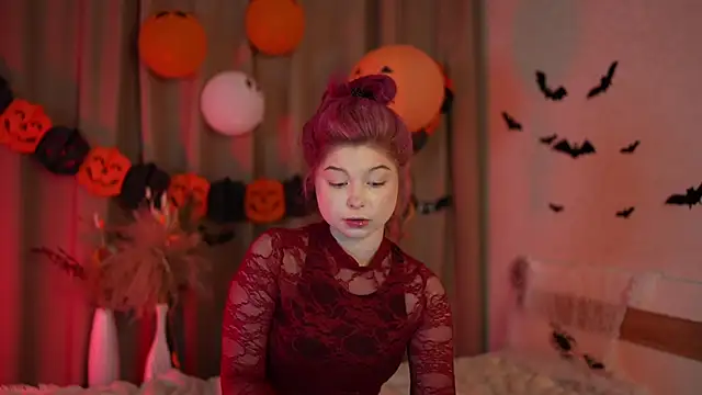 Stella Vanila online show from 10.28.25